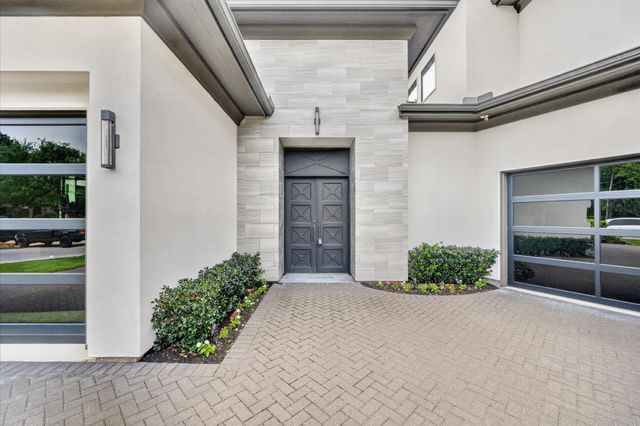 14 Kingscote Way, The Woodlands, TX 77382