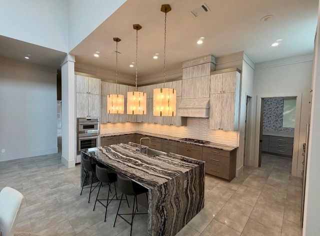 14 Kingscote Way, The Woodlands, TX 77382