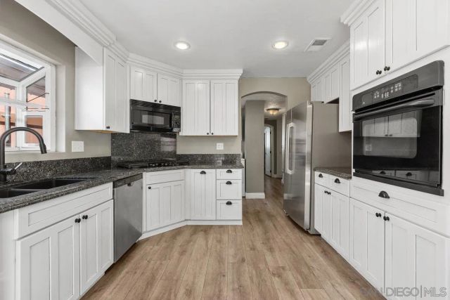 1933 Golden Circle, Escondido, CA 92026