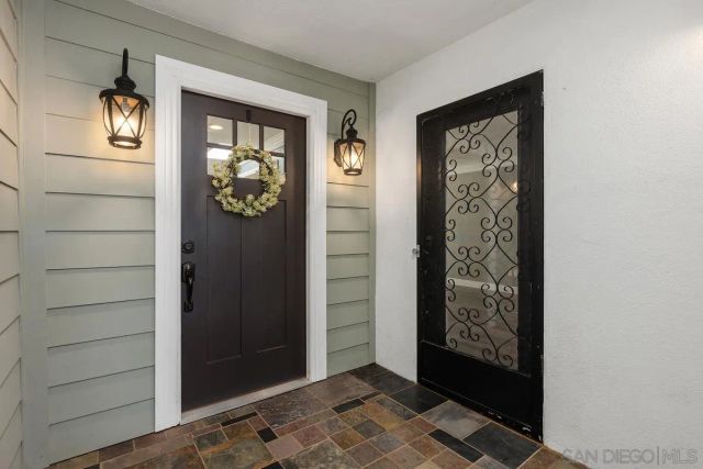 1933 Golden Circle, Escondido, CA 92026