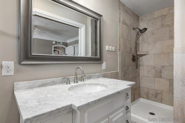 1933 Golden Circle, Escondido, CA 92026