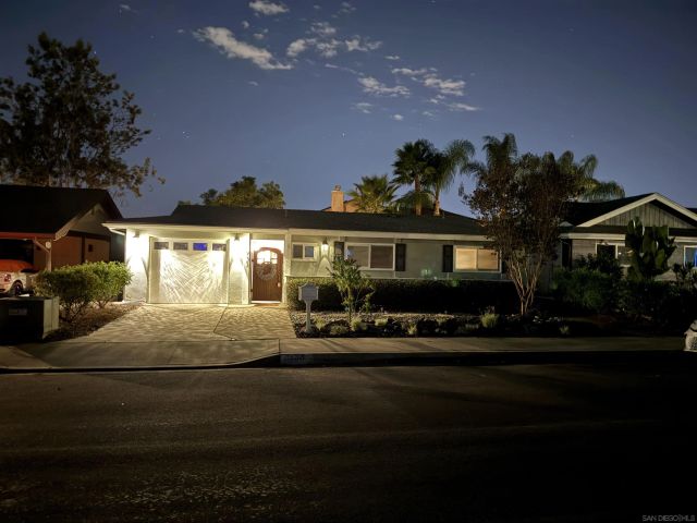 1933 Golden Circle, Escondido, CA 92026