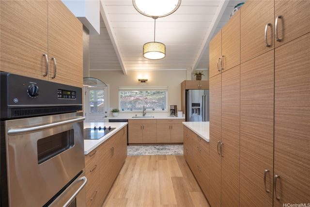 6046 Haleola Street, Honolulu, HI 96821