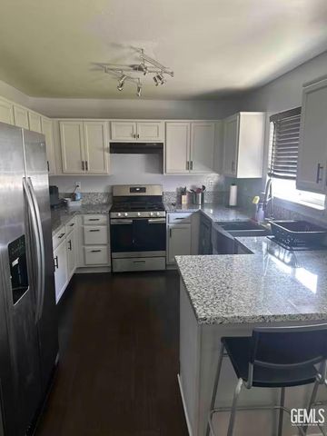 2307 Trentino Avenue, Bakersfield, CA 93313