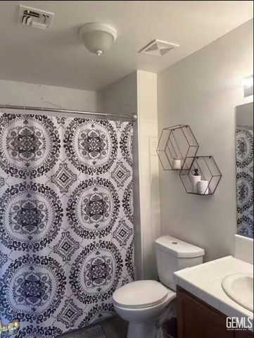 2307 Trentino Avenue, Bakersfield, CA 93313