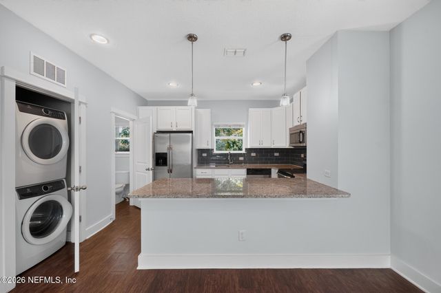 843 3RD Avenue S, Jacksonville Beach, FL 32250