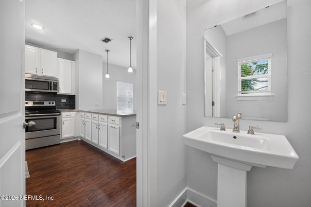 843 3RD Avenue S, Jacksonville Beach, FL 32250
