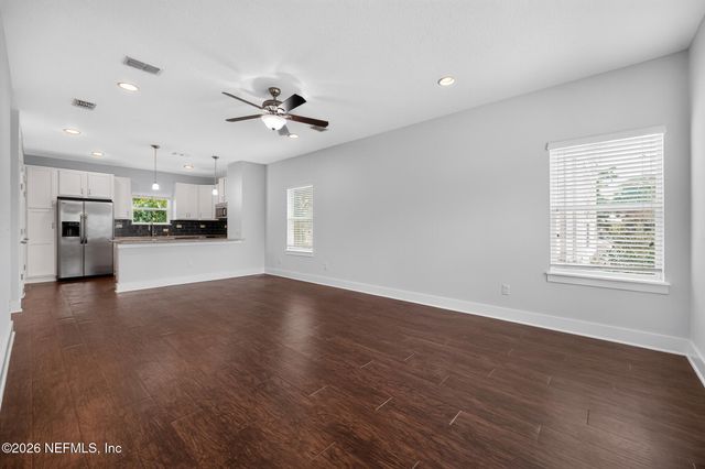 843 3RD Avenue S, Jacksonville Beach, FL 32250