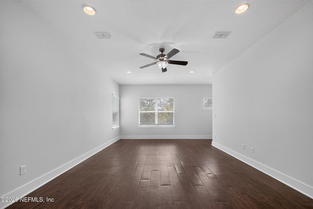 843 3RD Avenue S, Jacksonville Beach, FL 32250