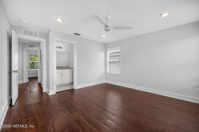 843 3RD Avenue S, Jacksonville Beach, FL 32250
