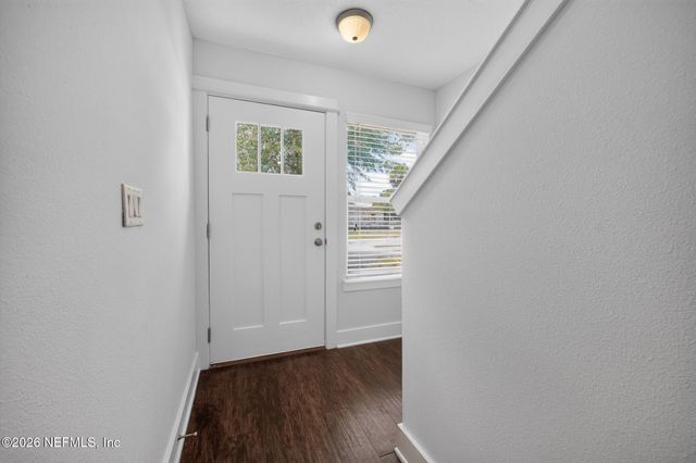 843 3RD Avenue S, Jacksonville Beach, FL 32250