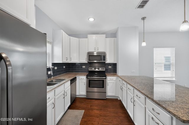 843 3RD Avenue S, Jacksonville Beach, FL 32250