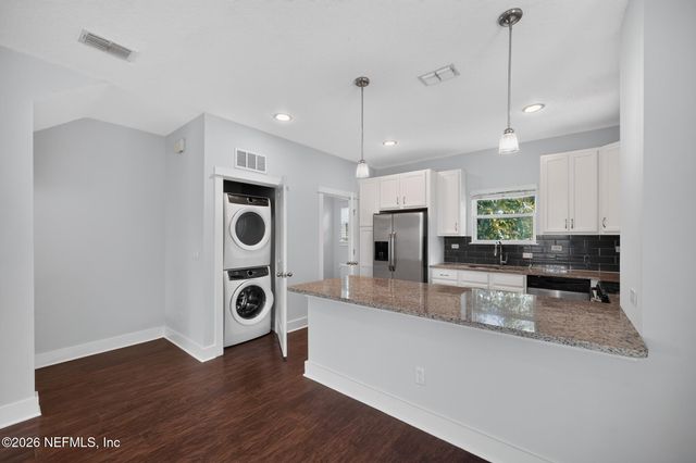 843 3RD Avenue S, Jacksonville Beach, FL 32250