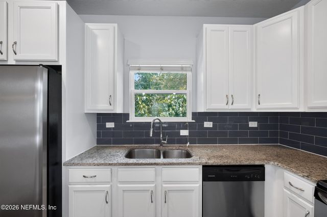 843 3RD Avenue S, Jacksonville Beach, FL 32250