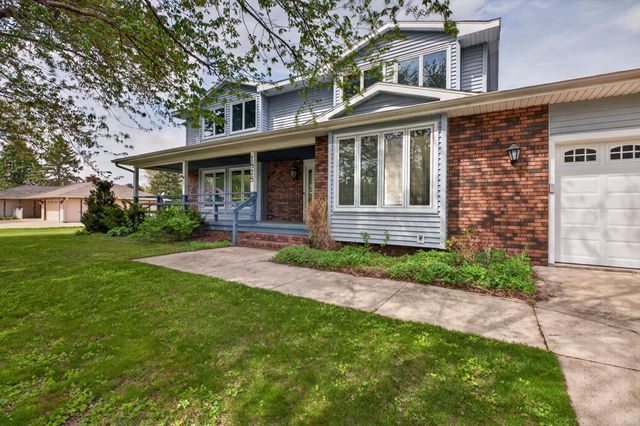 1828 Pinehurst Lane, Waterloo, IA 50701