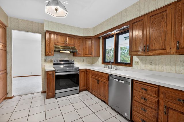 1828 Pinehurst Lane, Waterloo, IA 50701