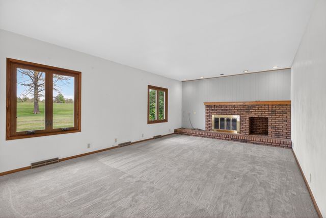 1828 Pinehurst Lane, Waterloo, IA 50701