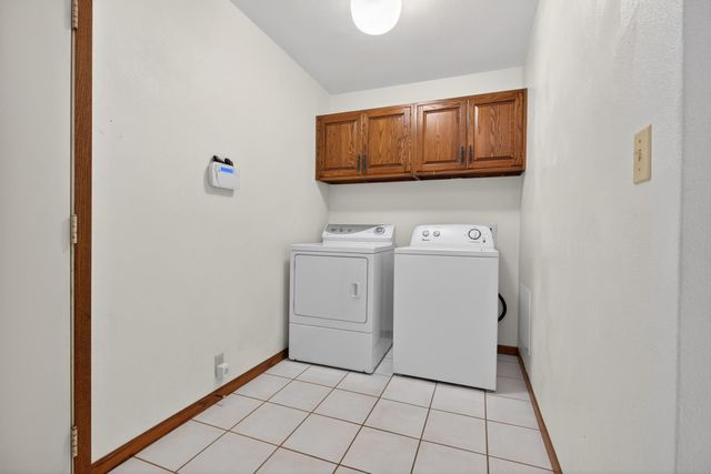 1828 Pinehurst Lane, Waterloo, IA 50701