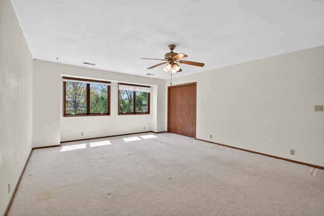 1828 Pinehurst Lane, Waterloo, IA 50701