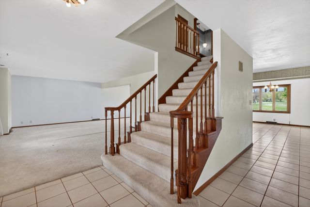 1828 Pinehurst Lane, Waterloo, IA 50701