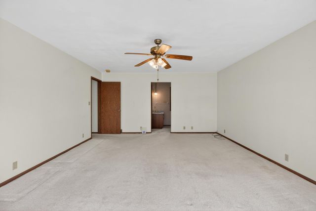 1828 Pinehurst Lane, Waterloo, IA 50701