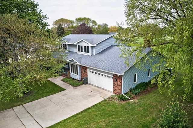 1828 Pinehurst Lane, Waterloo, IA 50701