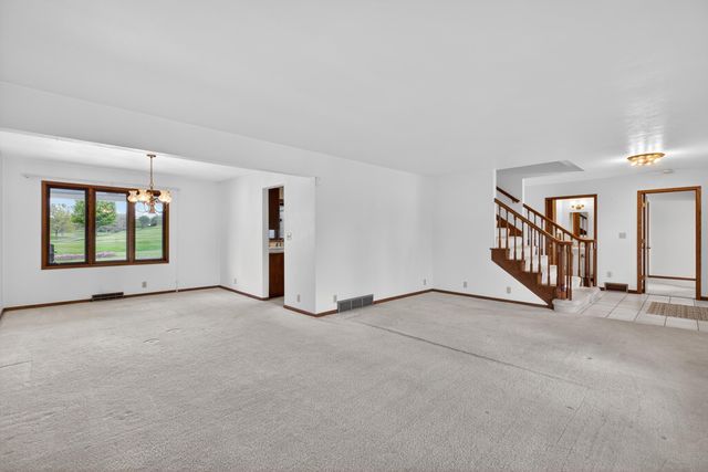 1828 Pinehurst Lane, Waterloo, IA 50701