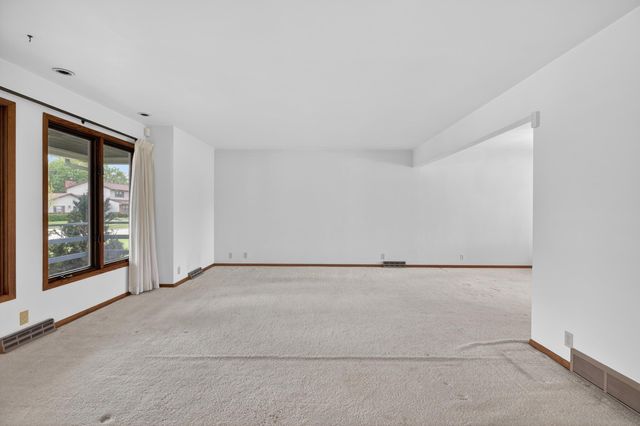1828 Pinehurst Lane, Waterloo, IA 50701