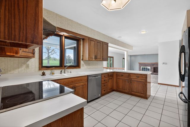 1828 Pinehurst Lane, Waterloo, IA 50701