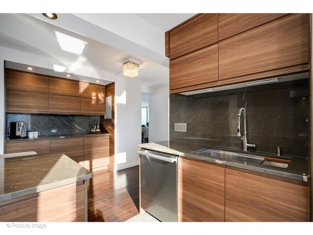 1555 N Dearborn Street 14AB, Chicago, IL 60610