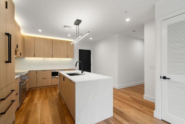 58 Kent U302, Brookline, MA 02445