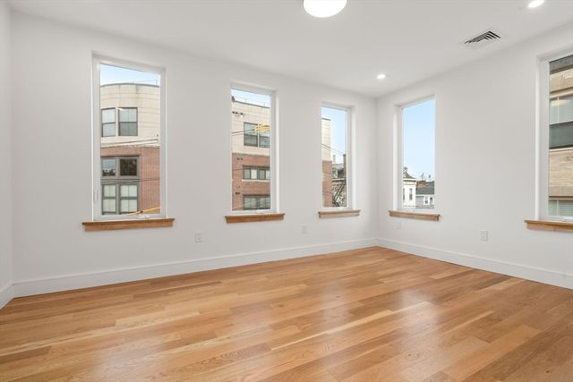 58 Kent U302, Brookline, MA 02445