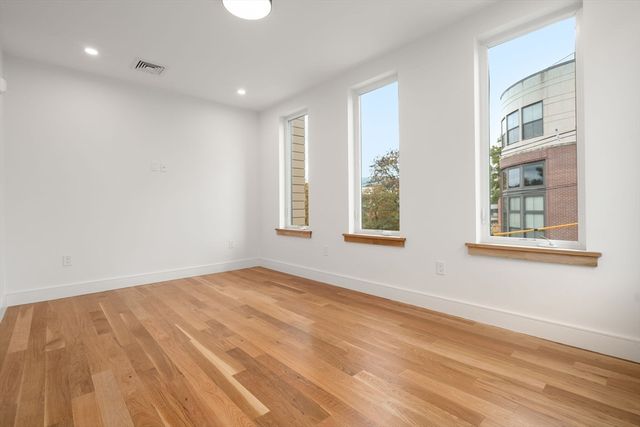 58 Kent U302, Brookline, MA 02445