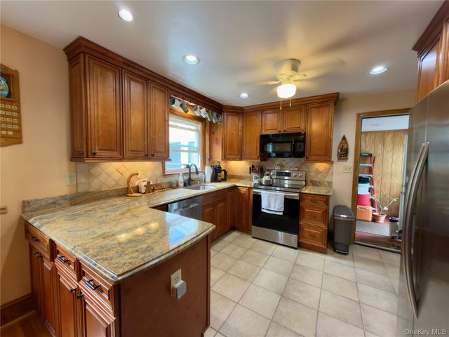 18 Terwilliger Road, Hyde Park, NY 12538