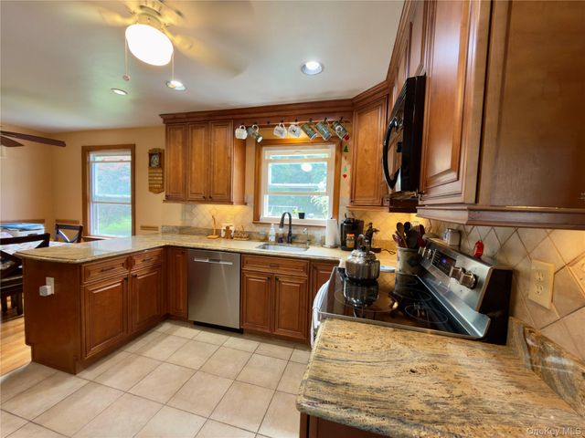 18 Terwilliger Road, Hyde Park, NY 12538