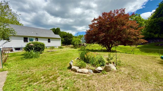 18 Terwilliger Road, Hyde Park, NY 12538