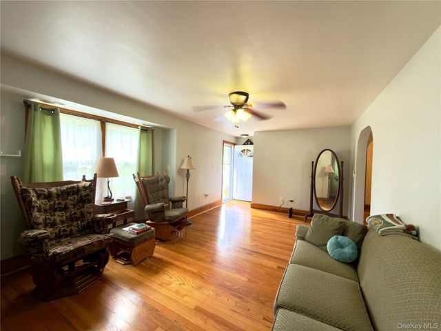 18 Terwilliger Road, Hyde Park, NY 12538