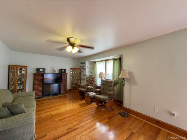 18 Terwilliger Road, Hyde Park, NY 12538