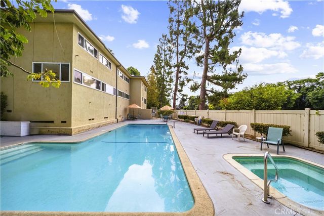 11138 Aqua Vista Street 52, Studio City, CA 91602