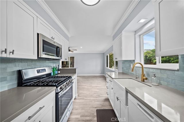 11138 Aqua Vista Street 52, Studio City, CA 91602
