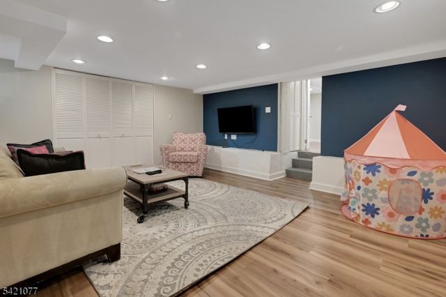 153 N Passaic Ave, Chatham Boro, NJ 07928