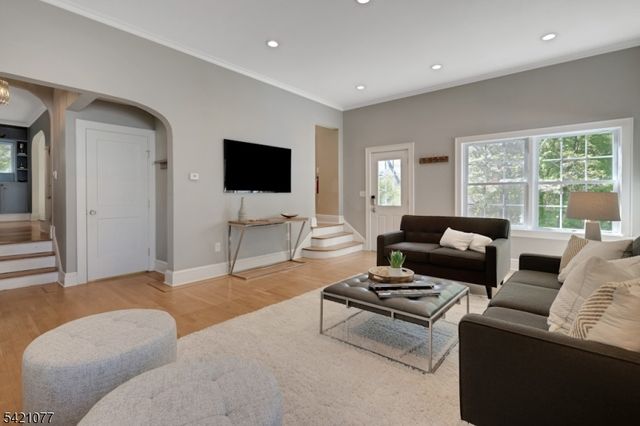 153 N Passaic Ave, Chatham Boro, NJ 07928