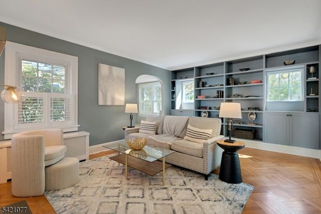 153 N Passaic Ave, Chatham Boro, NJ 07928