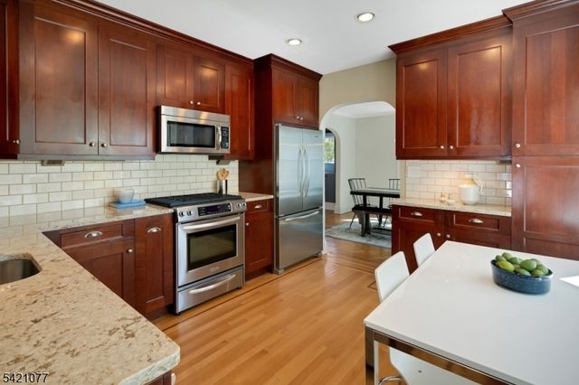 153 N Passaic Ave, Chatham Boro, NJ 07928