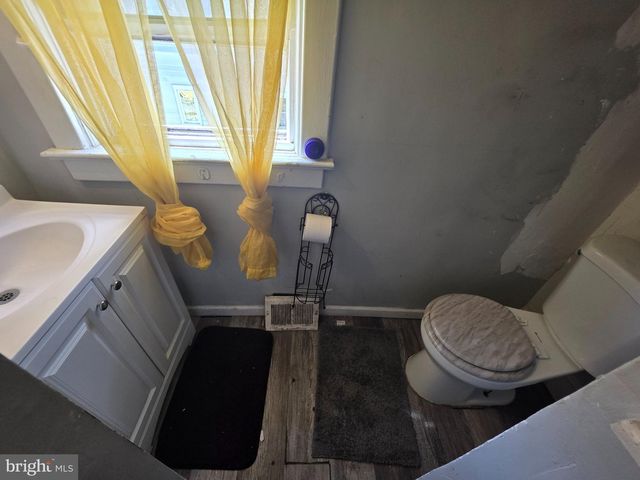 572--574 EMMETT AVE, Trenton, NJ 08629