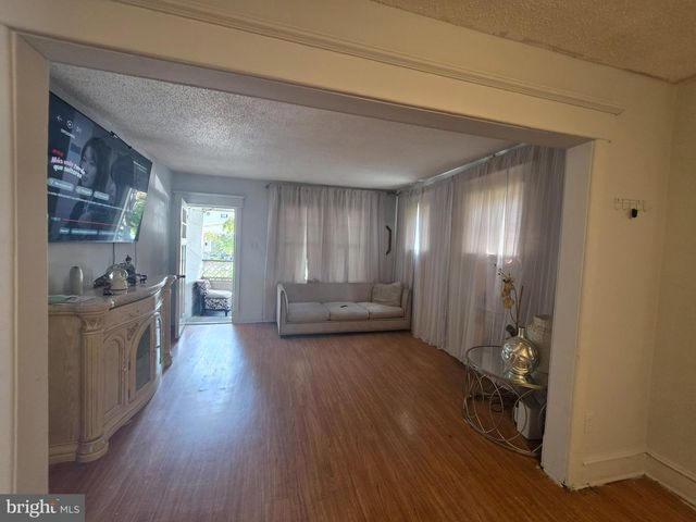 572--574 EMMETT AVE, Trenton, NJ 08629
