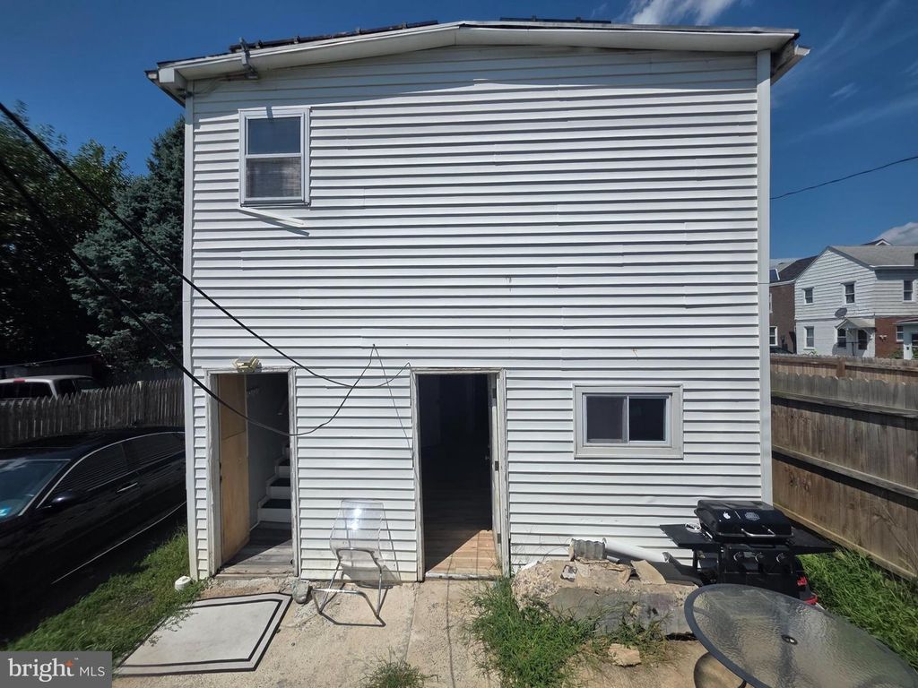 572--574 EMMETT AVE, TRENTON, NJ 08629 — photo 3