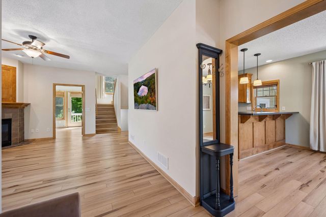11585 Laketowne View, Albertville, MN 55301