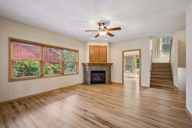 11585 Laketowne View, Albertville, MN 55301
