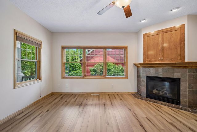 11585 Laketowne View, Albertville, MN 55301